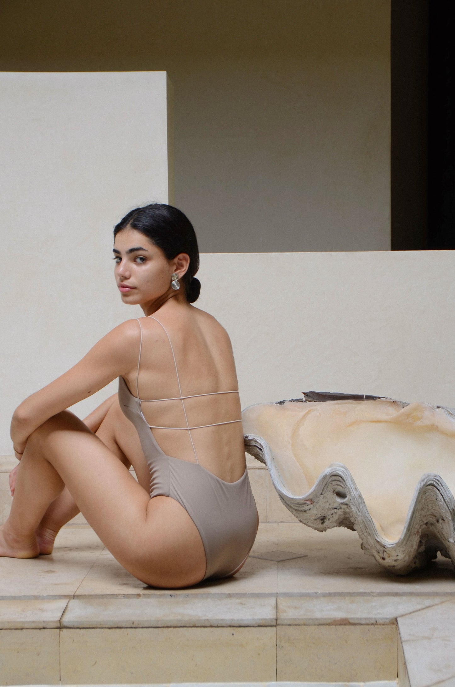 Linear Maillot Truffle